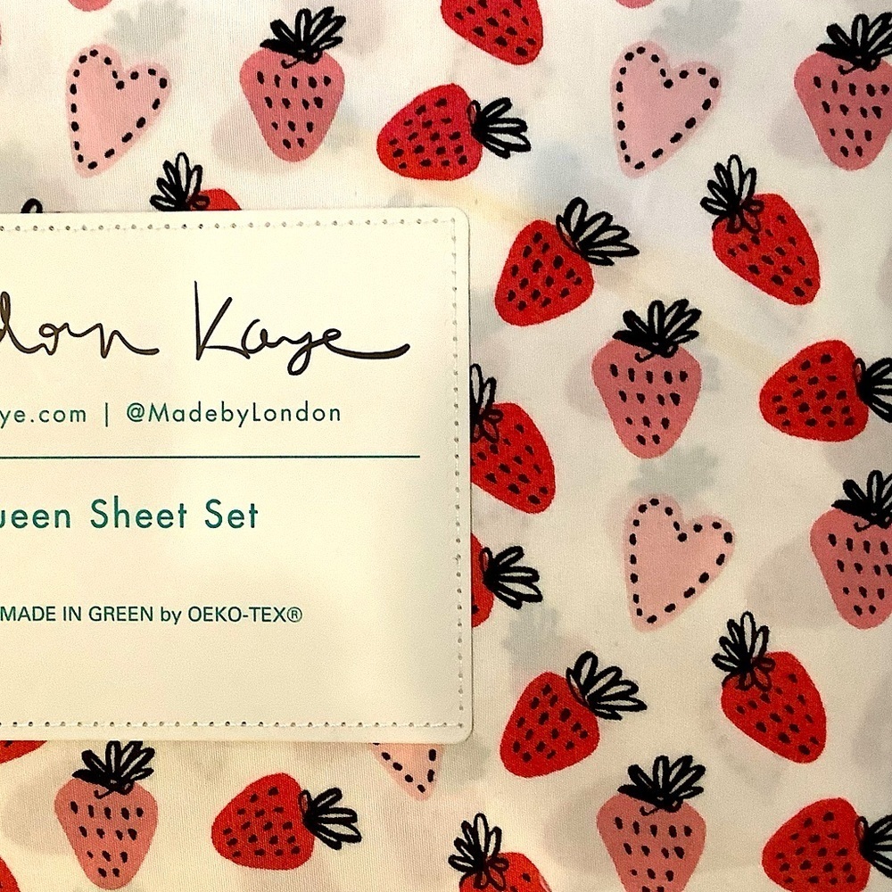 London Kaye Strawberry & Hearts Queen 4-pc. Sheet Set New - Picture 2 of 4